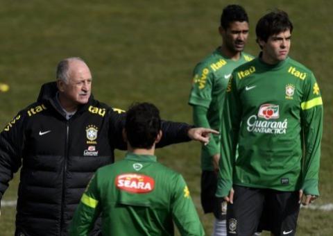 Zagueiro Dedé é cortado da seleção com dores abdominais 